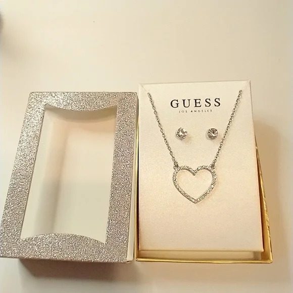 Guess Heart necklace and earring set silver tone crystal new In box - Picture 4 of 6